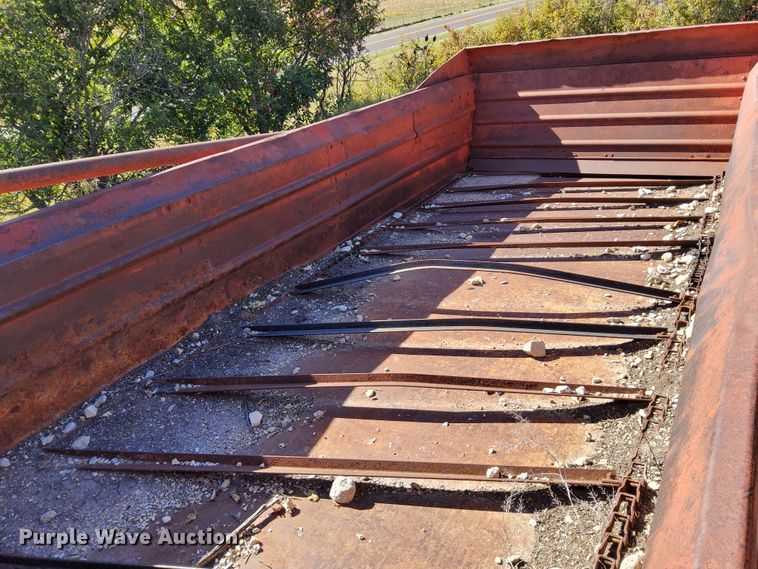 image for item DN6861 New Holland 790  manure spreader