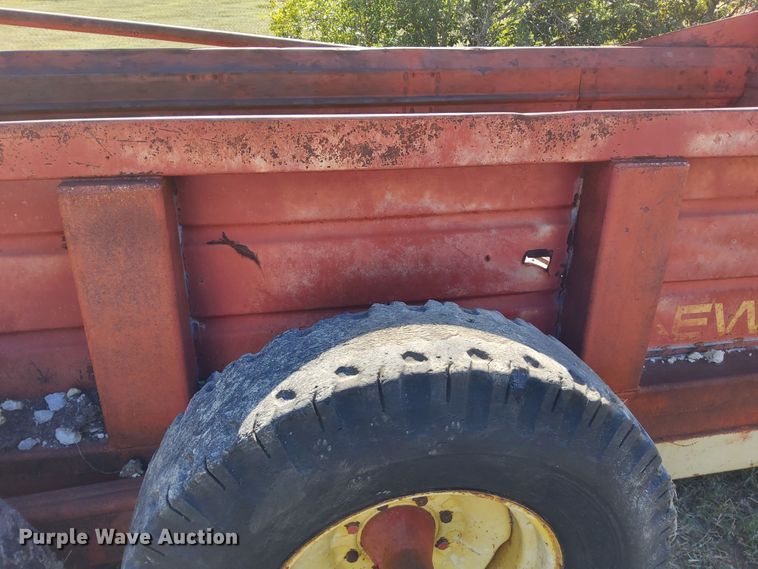 image for item DN6861 New Holland 790  manure spreader