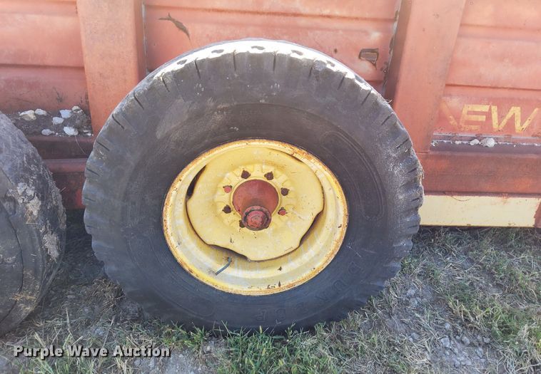 image for item DN6861 New Holland 790  manure spreader