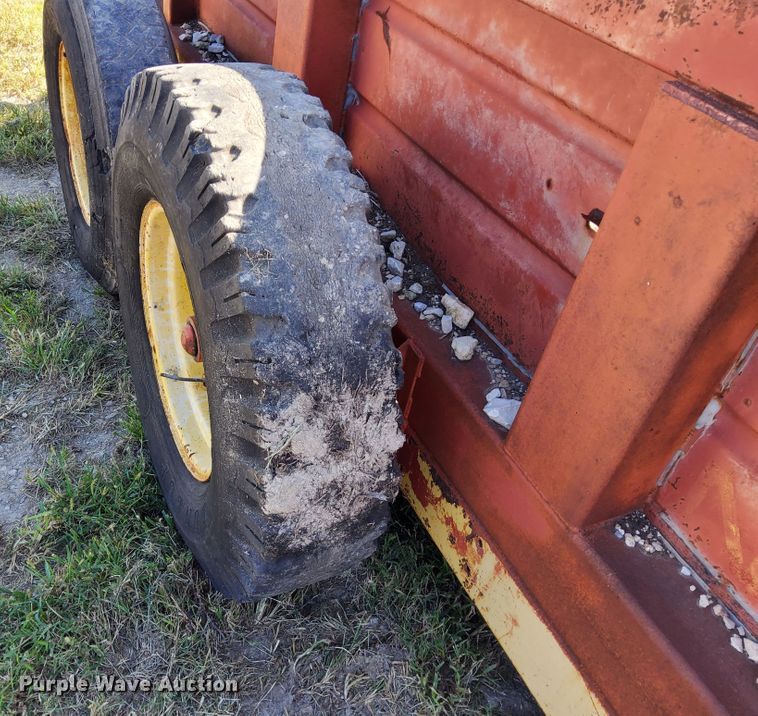 image for item DN6861 New Holland 790  manure spreader