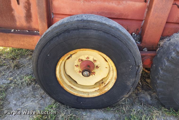 image for item DN6861 New Holland 790  manure spreader