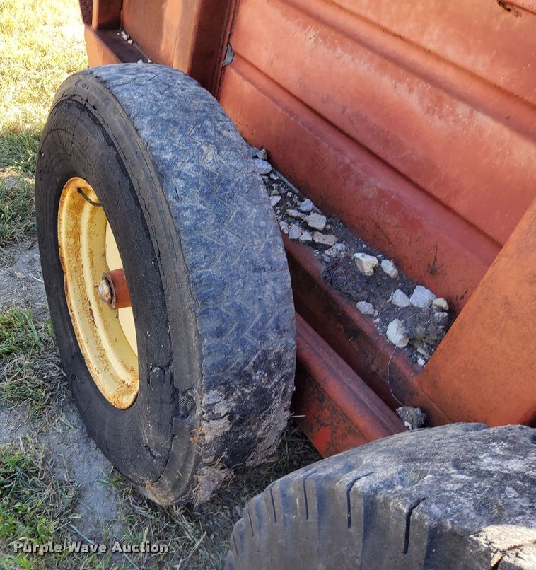 image for item DN6861 New Holland 790  manure spreader