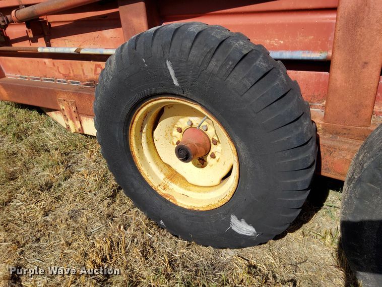 image for item DN6861 New Holland 790  manure spreader