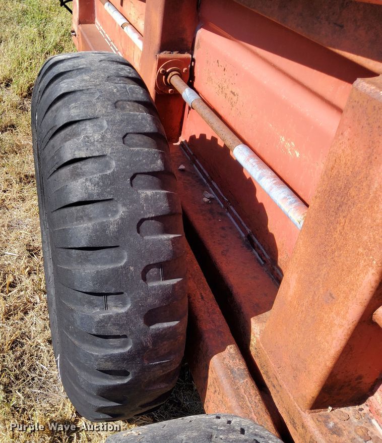 image for item DN6861 New Holland 790  manure spreader