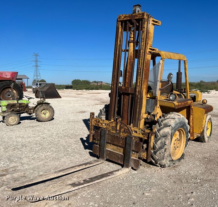 image for item DO8710 Massey Ferguson MF4500  forklift