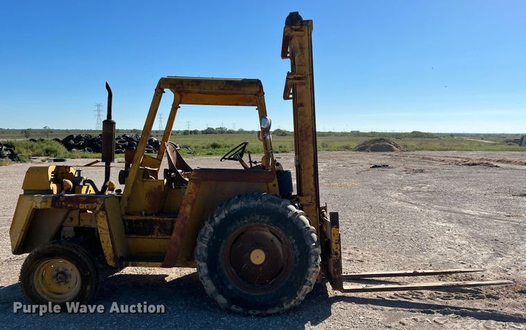 image for item DO8710 Massey Ferguson MF4500  forklift