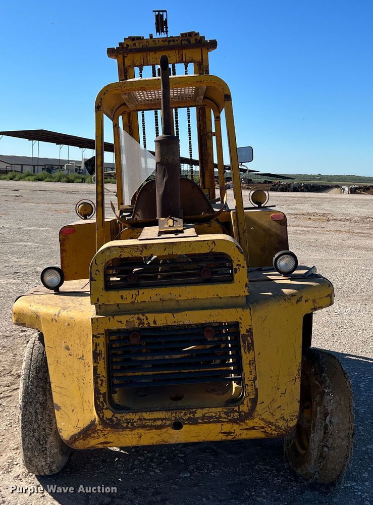 image for item DO8710 Massey Ferguson MF4500  forklift