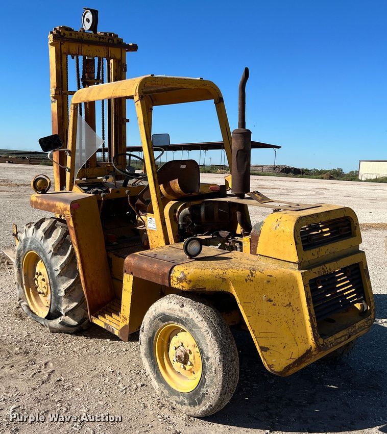 image for item DO8710 Massey Ferguson MF4500  forklift