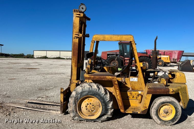 image for item DO8710 Massey Ferguson MF4500  forklift