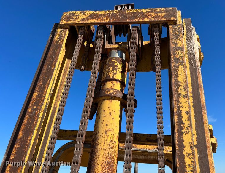 image for item DO8710 Massey Ferguson MF4500  forklift