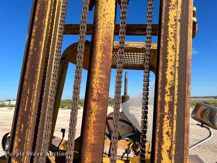 image for item DO8710 Massey Ferguson MF4500  forklift