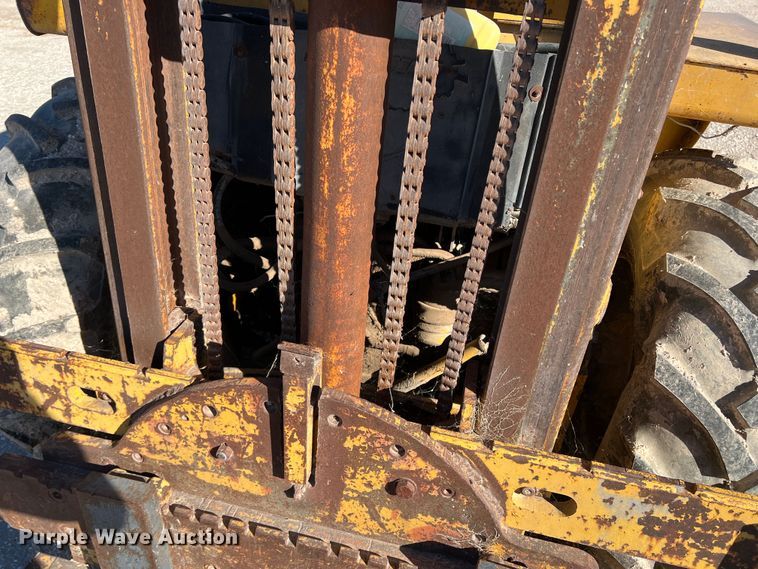 image for item DO8710 Massey Ferguson MF4500  forklift