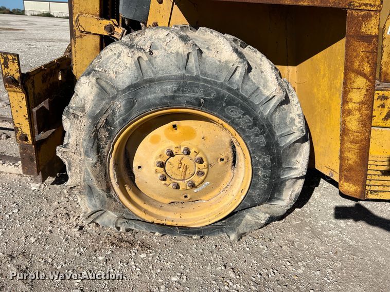 image for item DO8710 Massey Ferguson MF4500  forklift