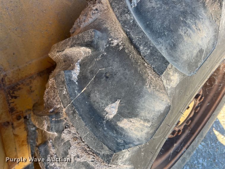 image for item DO8710 Massey Ferguson MF4500  forklift