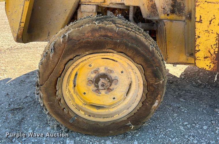 image for item DO8710 Massey Ferguson MF4500  forklift