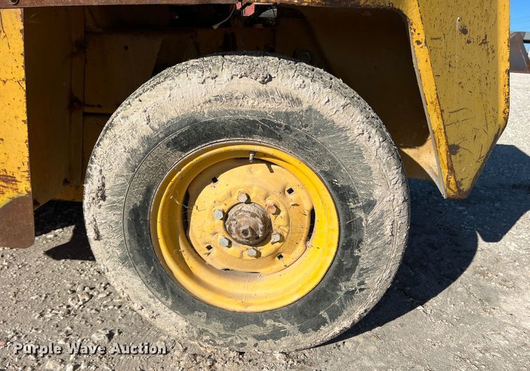 image for item DO8710 Massey Ferguson MF4500  forklift