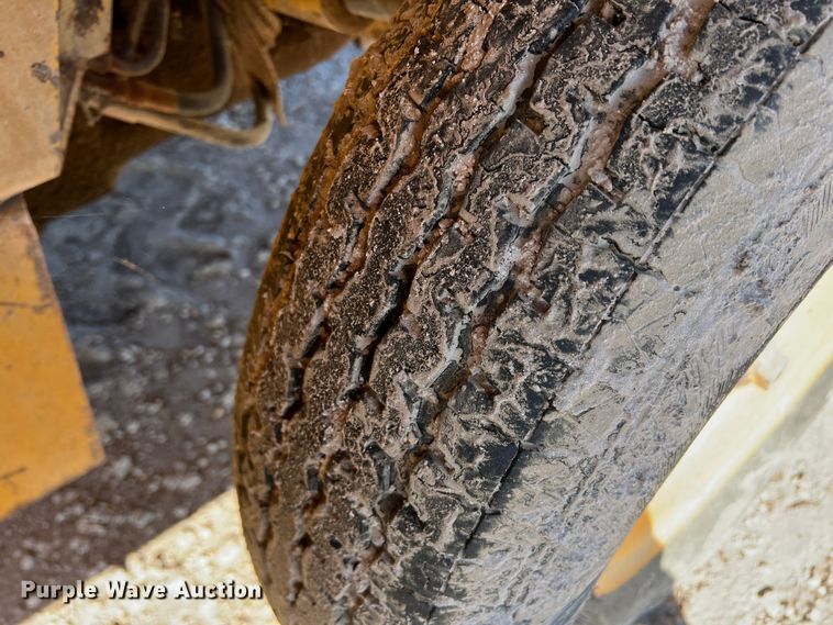 image for item DO8710 Massey Ferguson MF4500  forklift