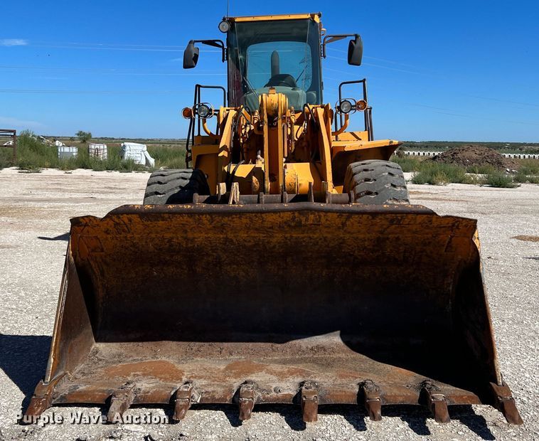 image for item DO8715 1997 Hyundai HL-760  wheel loader
