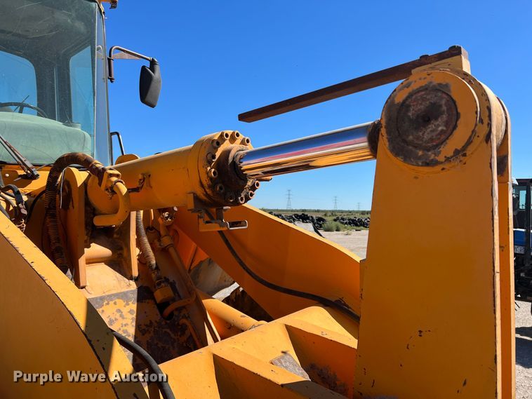 image for item DO8715 1997 Hyundai HL-760  wheel loader