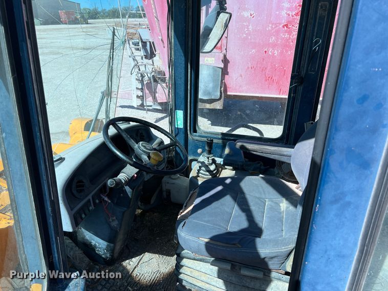 image for item DO8715 1997 Hyundai HL-760  wheel loader