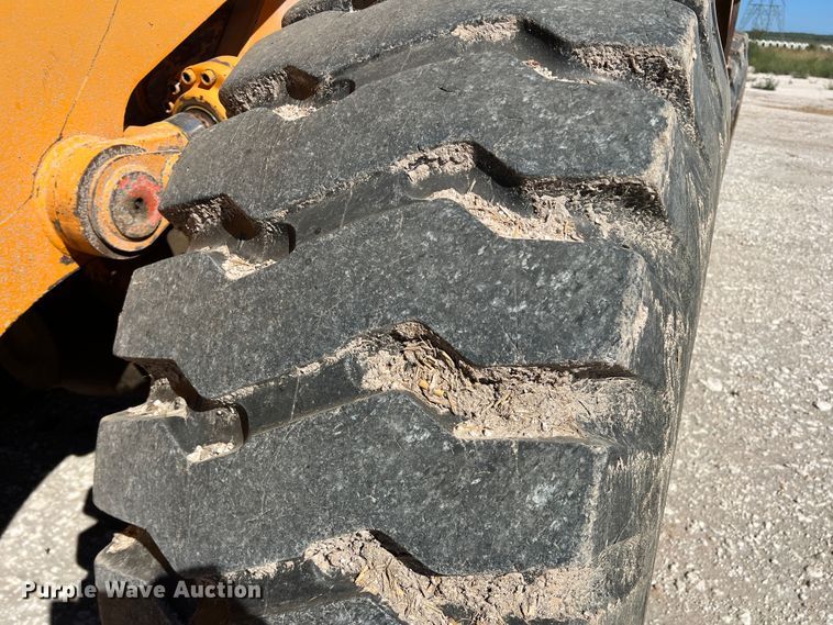 image for item DO8715 1997 Hyundai HL-760  wheel loader