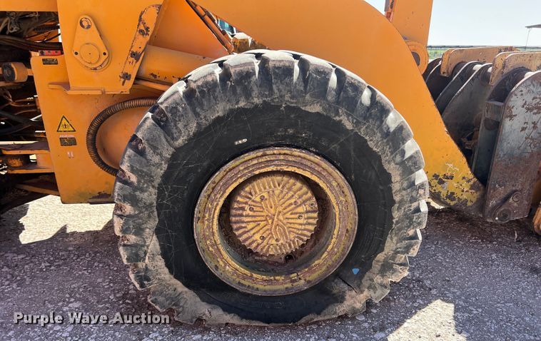 image for item DO8715 1997 Hyundai HL-760  wheel loader