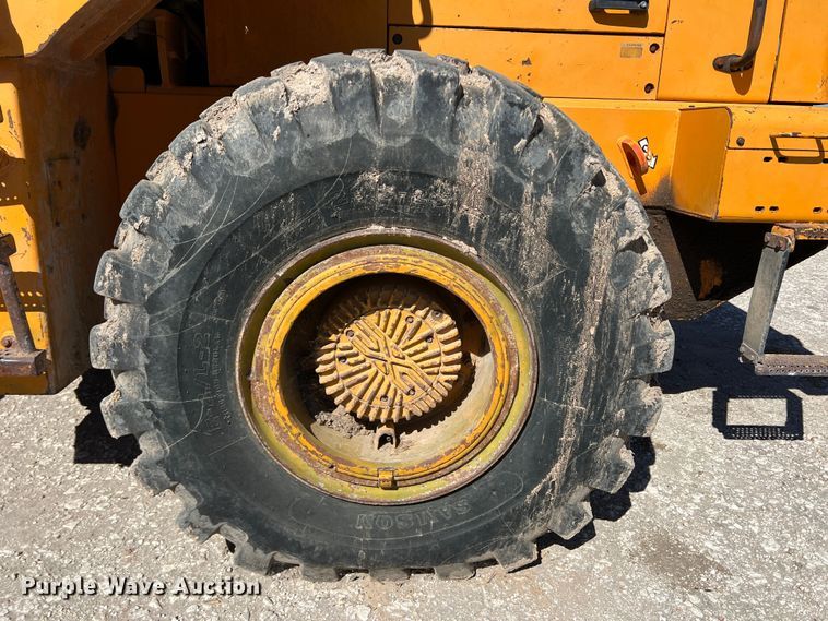 image for item DO8715 1997 Hyundai HL-760  wheel loader