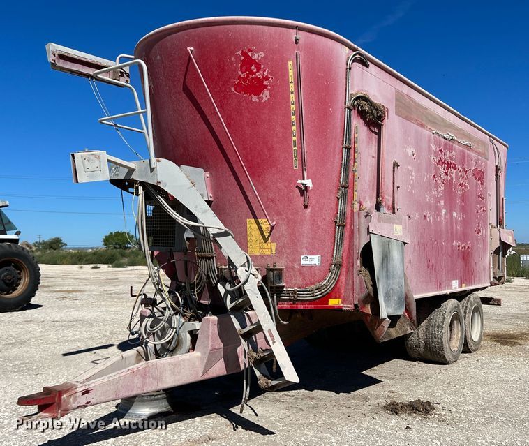 image for item DO8716 2013 Peecon WME400  bale processor