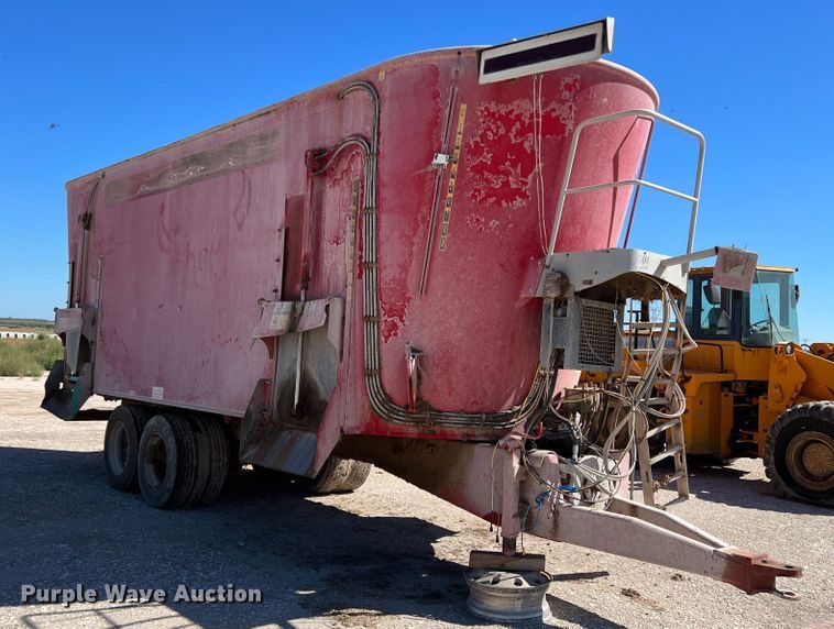 image for item DO8716 2013 Peecon WME400  bale processor