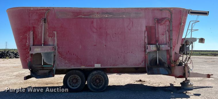 image for item DO8716 2013 Peecon WME400  bale processor