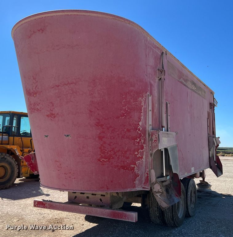 image for item DO8716 2013 Peecon WME400  bale processor