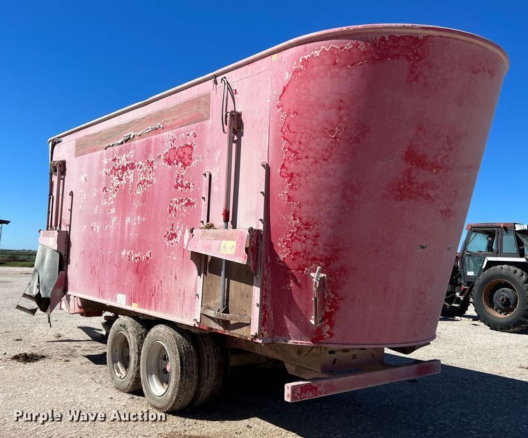 image for item DO8716 2013 Peecon WME400  bale processor