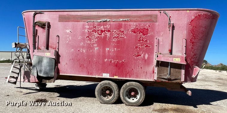 image for item DO8716 2013 Peecon WME400  bale processor