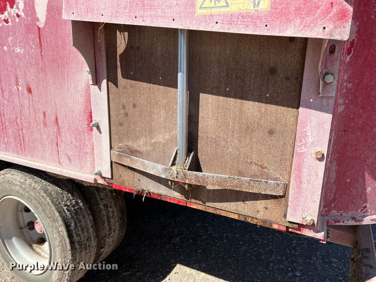 image for item DO8716 2013 Peecon WME400  bale processor