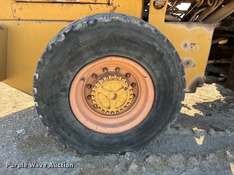 image for item DO8718 1991 Case 621ZF  wheel loader