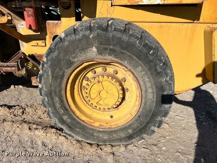 image for item DO8718 1991 Case 621ZF  wheel loader