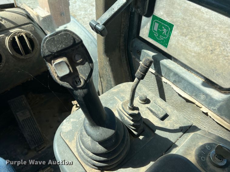 image for item DO8722 2013 Hyundai HL757-9  wheel loader