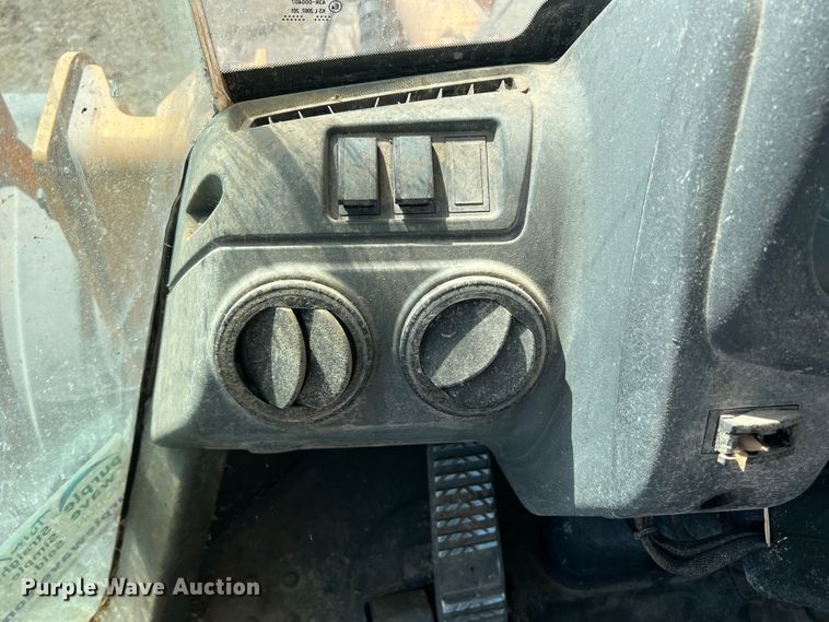 image for item DO8722 2013 Hyundai HL757-9  wheel loader