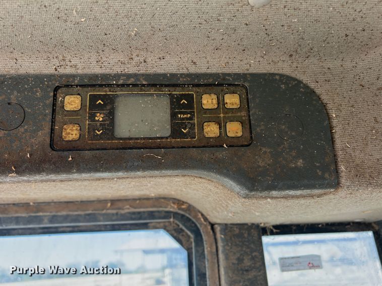 image for item DO8722 2013 Hyundai HL757-9  wheel loader