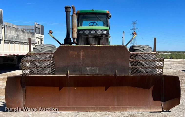 image for item DO8723 John Deere 9520  4WD tractor