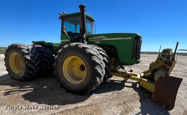 image for item DO8723 John Deere 9520  4WD tractor