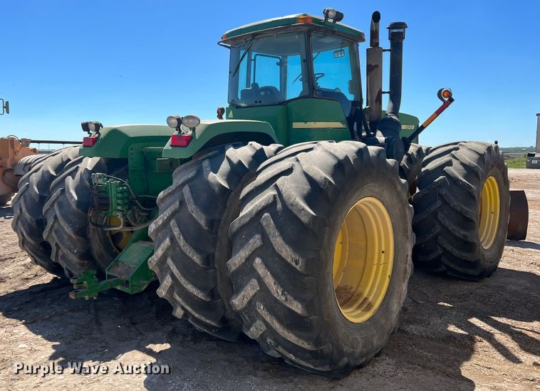 image for item DO8723 John Deere 9520  4WD tractor