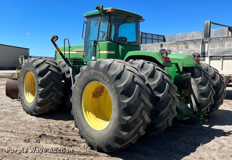 image for item DO8723 John Deere 9520  4WD tractor