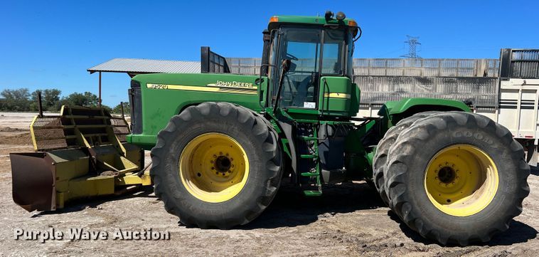 image for item DO8723 John Deere 9520  4WD tractor