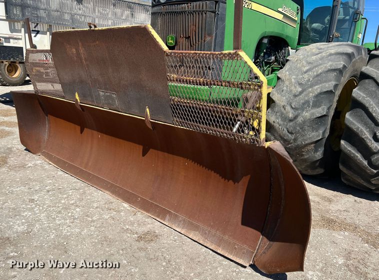 image for item DO8723 John Deere 9520  4WD tractor