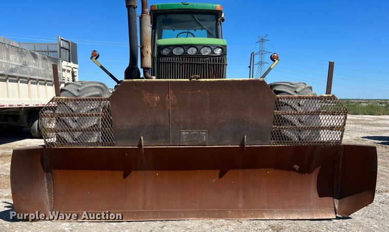 image for item DO8723 John Deere 9520  4WD tractor