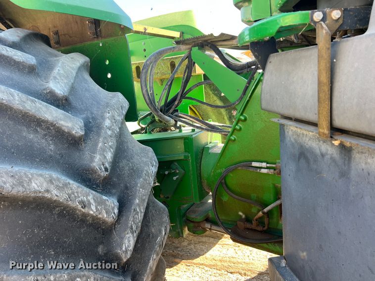 image for item DO8723 John Deere 9520  4WD tractor