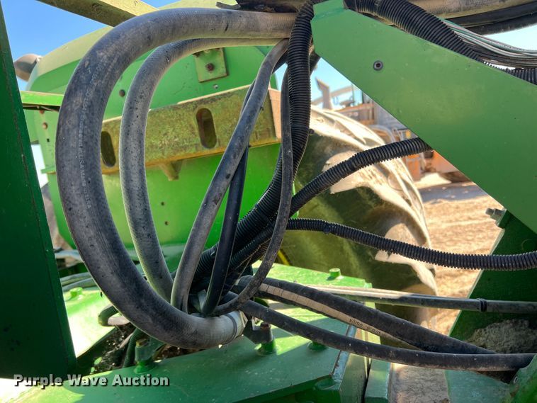 image for item DO8723 John Deere 9520  4WD tractor
