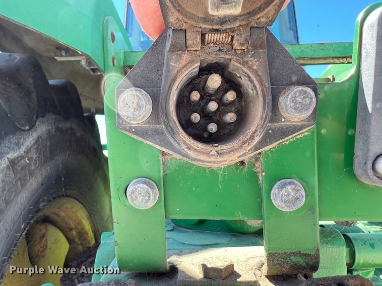 image for item DO8723 John Deere 9520  4WD tractor