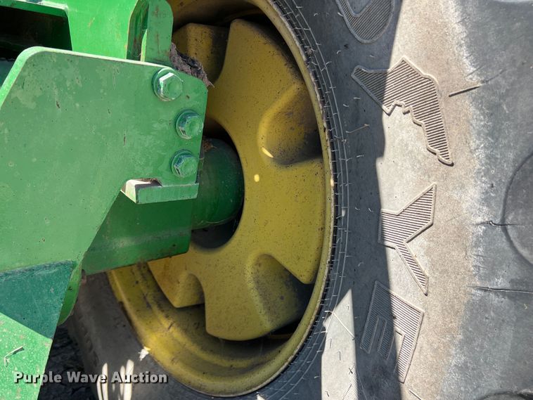 image for item DO8723 John Deere 9520  4WD tractor